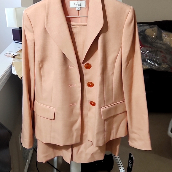 Le Suit Pink Blazer and Skirt - Picture 1 of 4